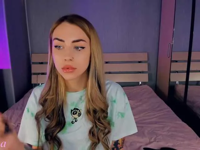 Live sex webcam photo for KaprinaGirrs #240976208