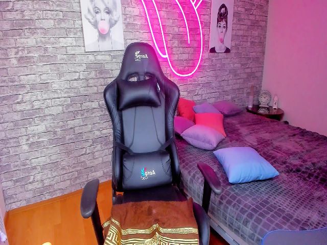 Live sex webcam photo for ChloeJakson #262197557