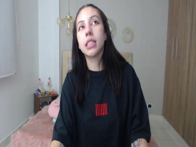 Live sex webcam photo for Emily_evans18 #254374039