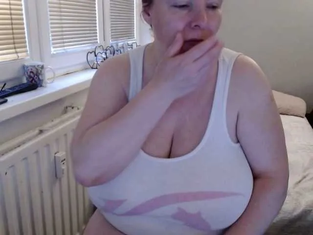 Live sex webcam photo for Bessy123 #245496263