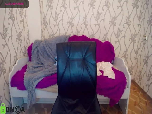 Live sex webcam photo for Kira__Queen #265121607