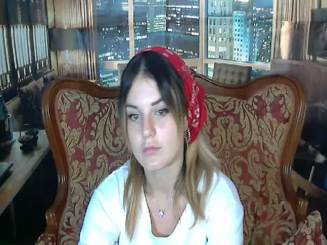 Live sex webcam photo for EmilyFar #254437973