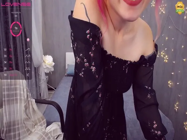Live sex webcam photo for KerryBlair #255609495