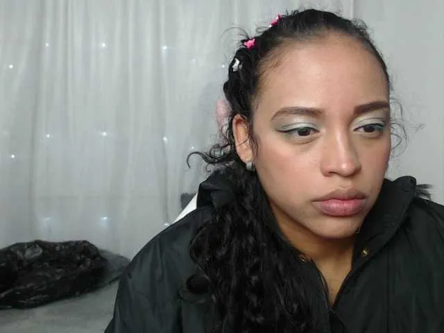 Live sex webcam photo for Angeluxxx #241259590