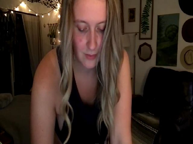 Live sex webcam photo for RadRosie #262915865