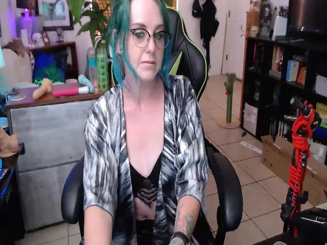 Live sex webcam photo for KinzySuicide #264361482