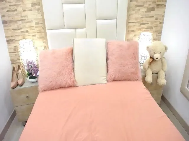 Live sex webcam photo for EllaDavs #256705819