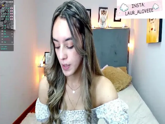 Live sex webcam photo for Laura_Lovee_ #253529572