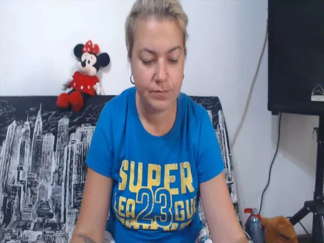 Live sex webcam photo for Softhottmilf #256289260
