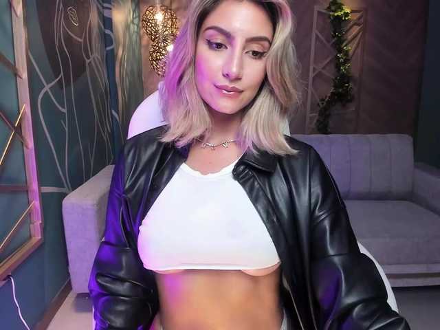 Live sex webcam photo for GigiElliot #241204623