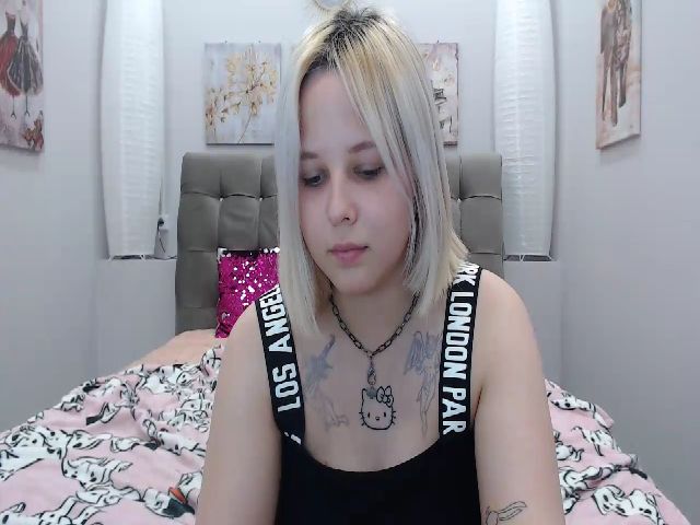 Live sex webcam photo for Helokit #253356435