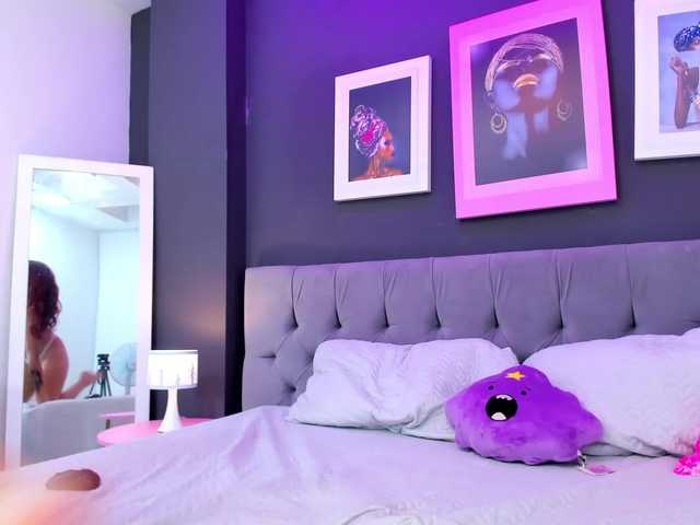 Live sex webcam photo for Lindasantos #241389728