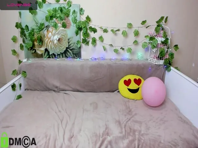 Live sex webcam photo for DevannaBRB #264367768