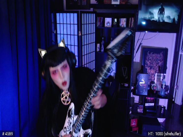 Live sex webcam photo for QueenOfMetal #254720264