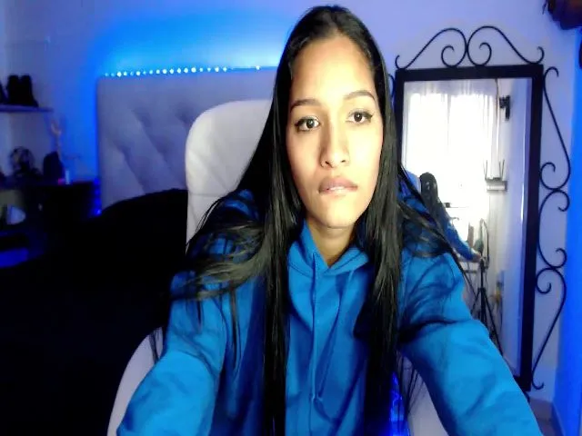 Live sex webcam photo for Sexy_latina69 #255301230