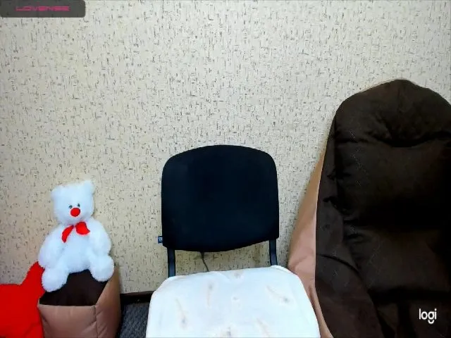 Live sex webcam photo for lilydavra #262309184