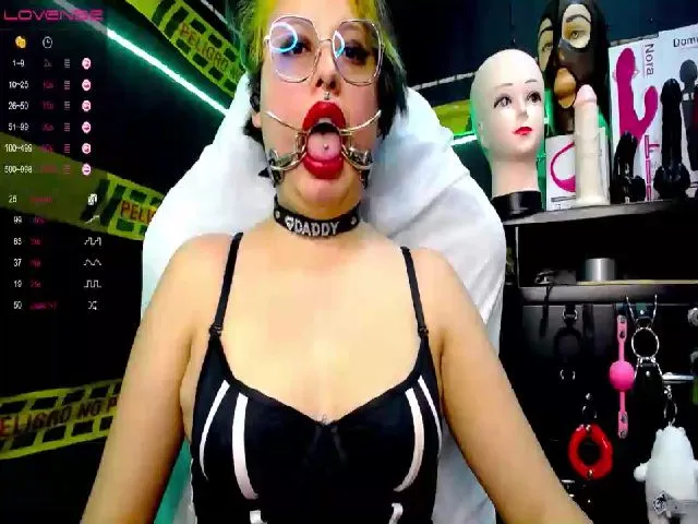 Live sex webcam photo for Rubi_slave #260553811