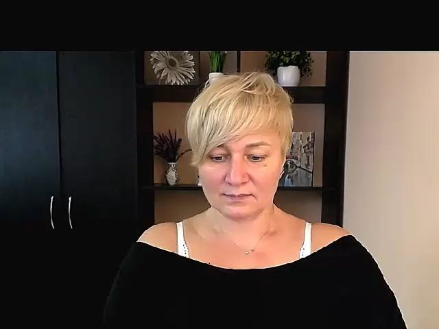 Live sex webcam photo for KailyMey #264345170