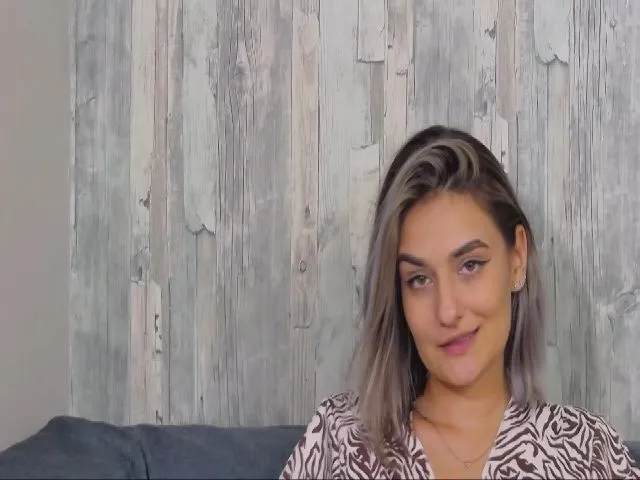 Live sex webcam photo for SecretAmber #255375373