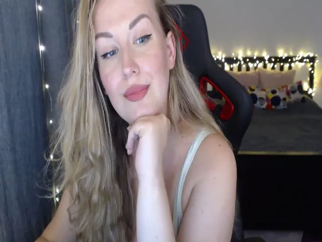 Live sex webcam photo for Afrodite_4U #253882340