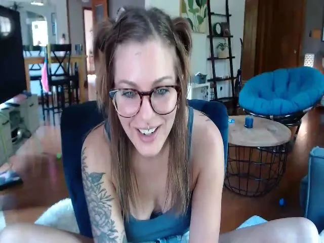 Live sex webcam photo for Lunar_cy_ #258852185