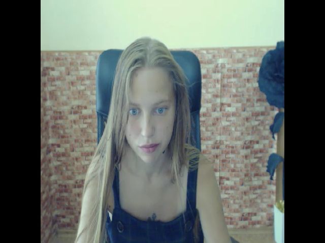 Live sex webcam photo for SshyTeen #255589906