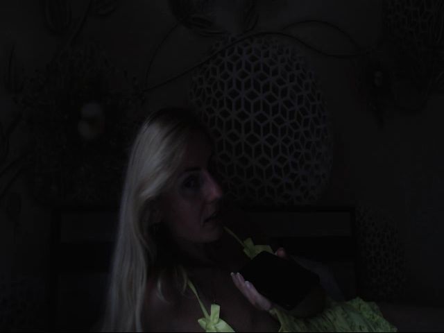 Live sex webcam photo for MeltingJulia #255123252