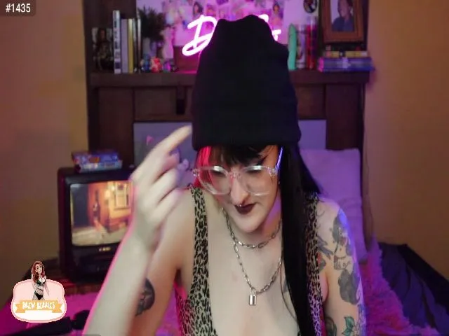 Live sex webcam photo for DrewBerries #261062170