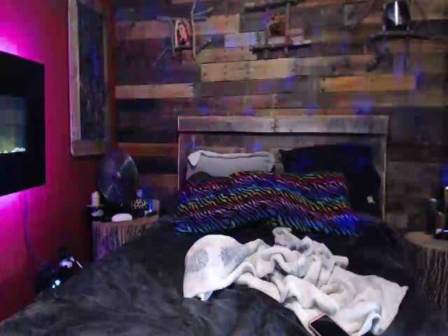 Live sex webcam photo for TrueHalo #265194465