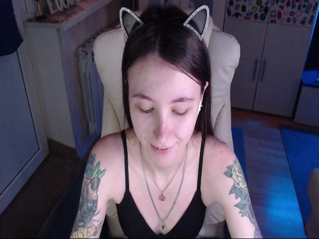 Live sex webcam photo for KeyshaLush #255892244