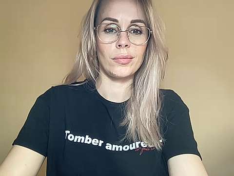 Live sex webcam photo for EstherWilsson #245018130