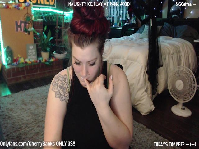 Live sex webcam photo for CherryBanks #262889941