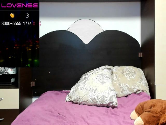 Live sex webcam photo for SquirtyAly69 #254812878