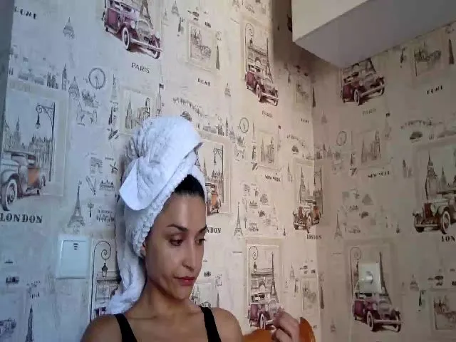 Live sex webcam photo for JolyBoss #253030846