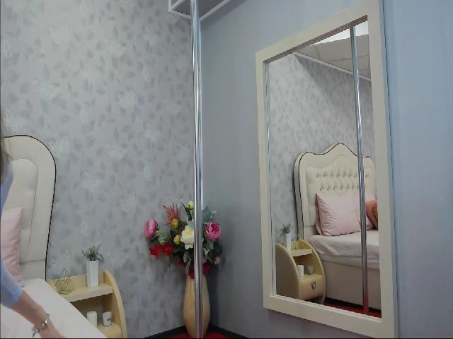 Live sex webcam photo for GracieCute #264959523