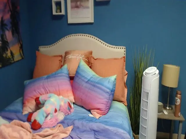 Live sex webcam photo for SnowWhiteXxxx #261076106