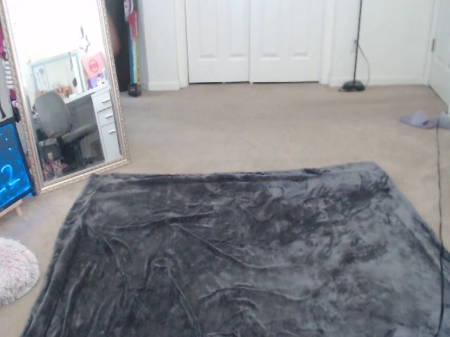 Live sex webcam photo for HollyLynnxo_ #258923292