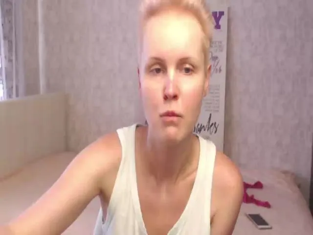 Live sex webcam photo for Kara_Queen #260580407