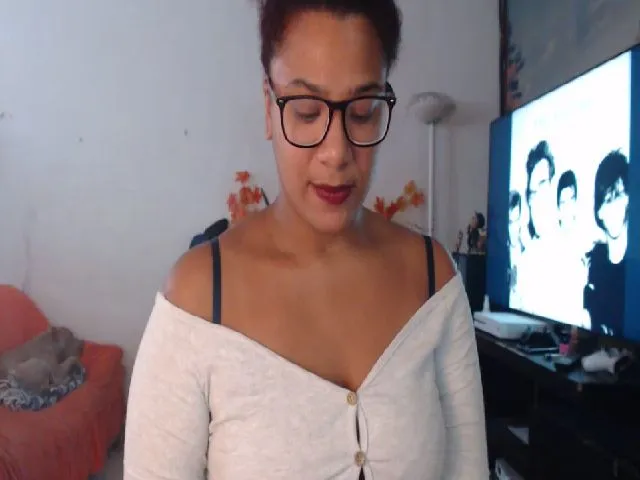 Live sex webcam photo for Mysticbae #254632066