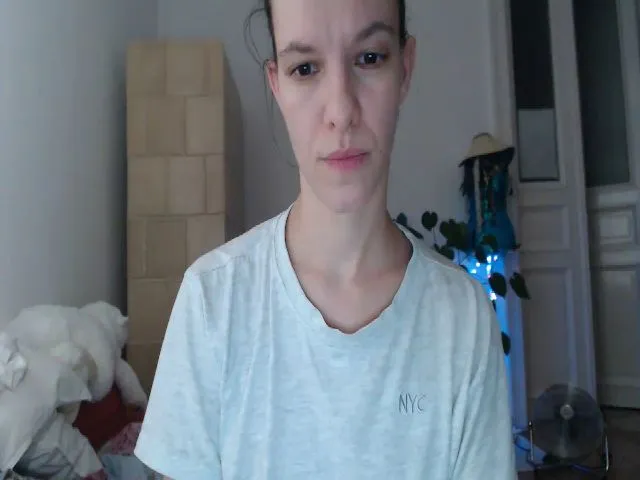 Live sex webcam photo for PetitePinkie #255467651