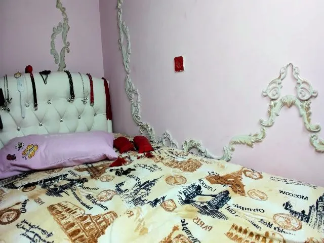 Live sex webcam photo for Ladybllack #258797169