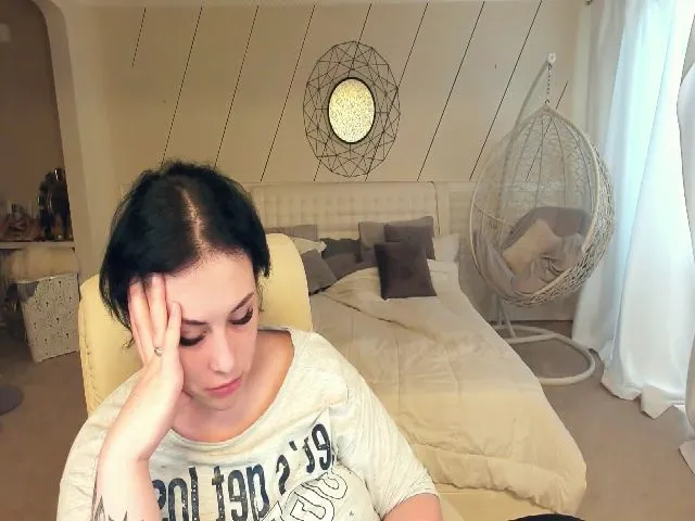 Live sex webcam photo for SerahMirabeli #254974285