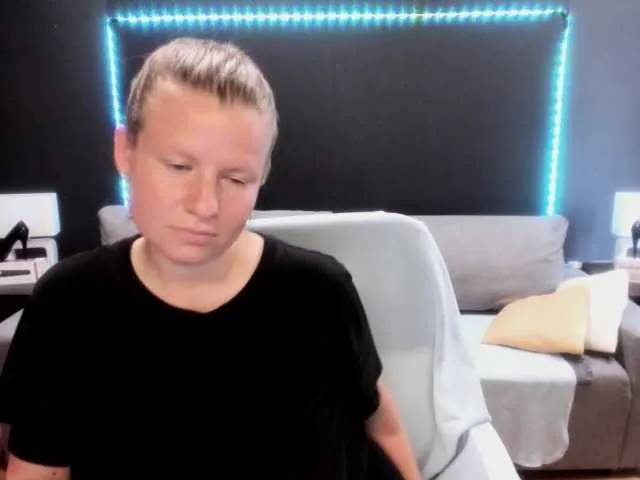 Live sex webcam photo for CoconutLegs #252493418