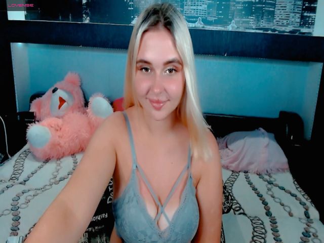 Live sex webcam photo for LindaRichXX #260582396