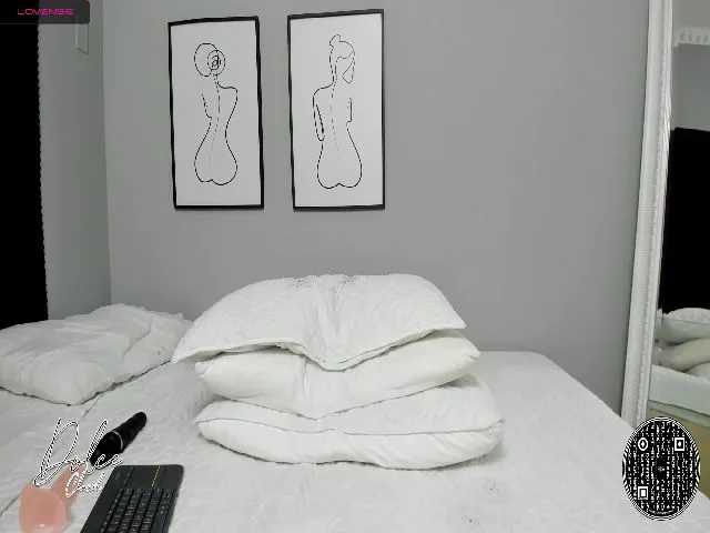 Live sex webcam photo for Dolce_chanel #252341464