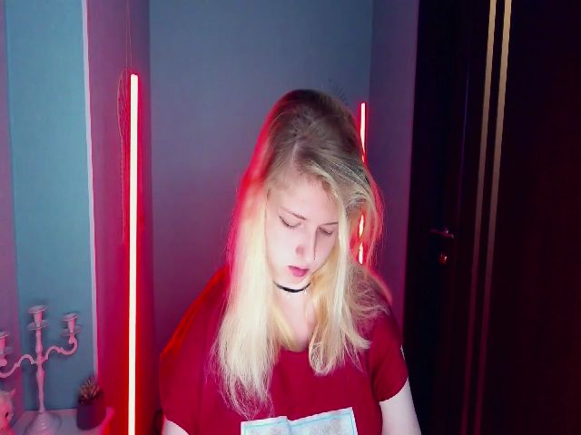 Live sex webcam photo for TinkerrBelll #262901798