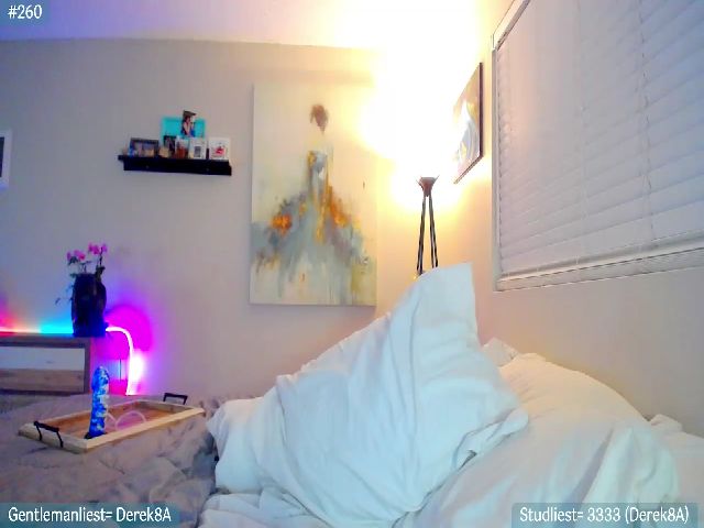 Live sex webcam photo for SquisherGirl #265428189