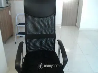 Live sex webcam photo for Lilleeychriis #251678217