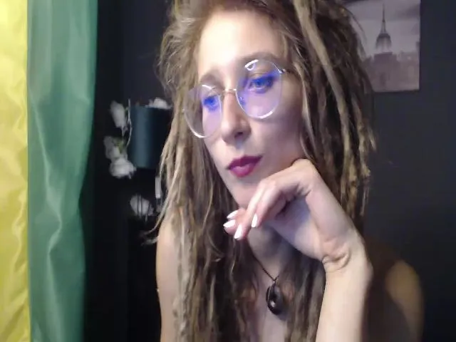 Live sex webcam photo for KINKYkeira #255612700