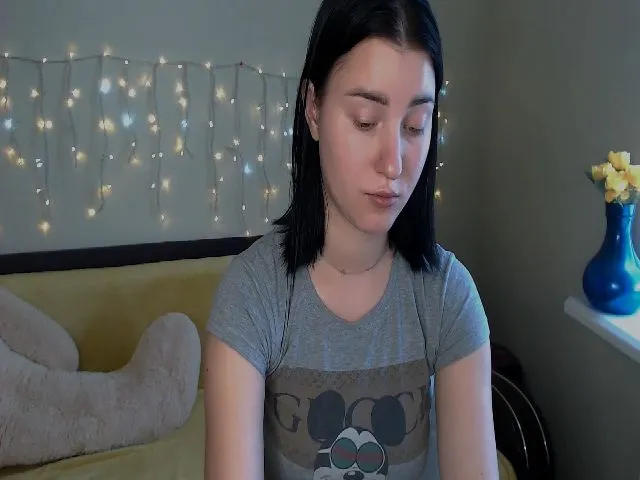 Live sex webcam photo for JenniferGill #252765648